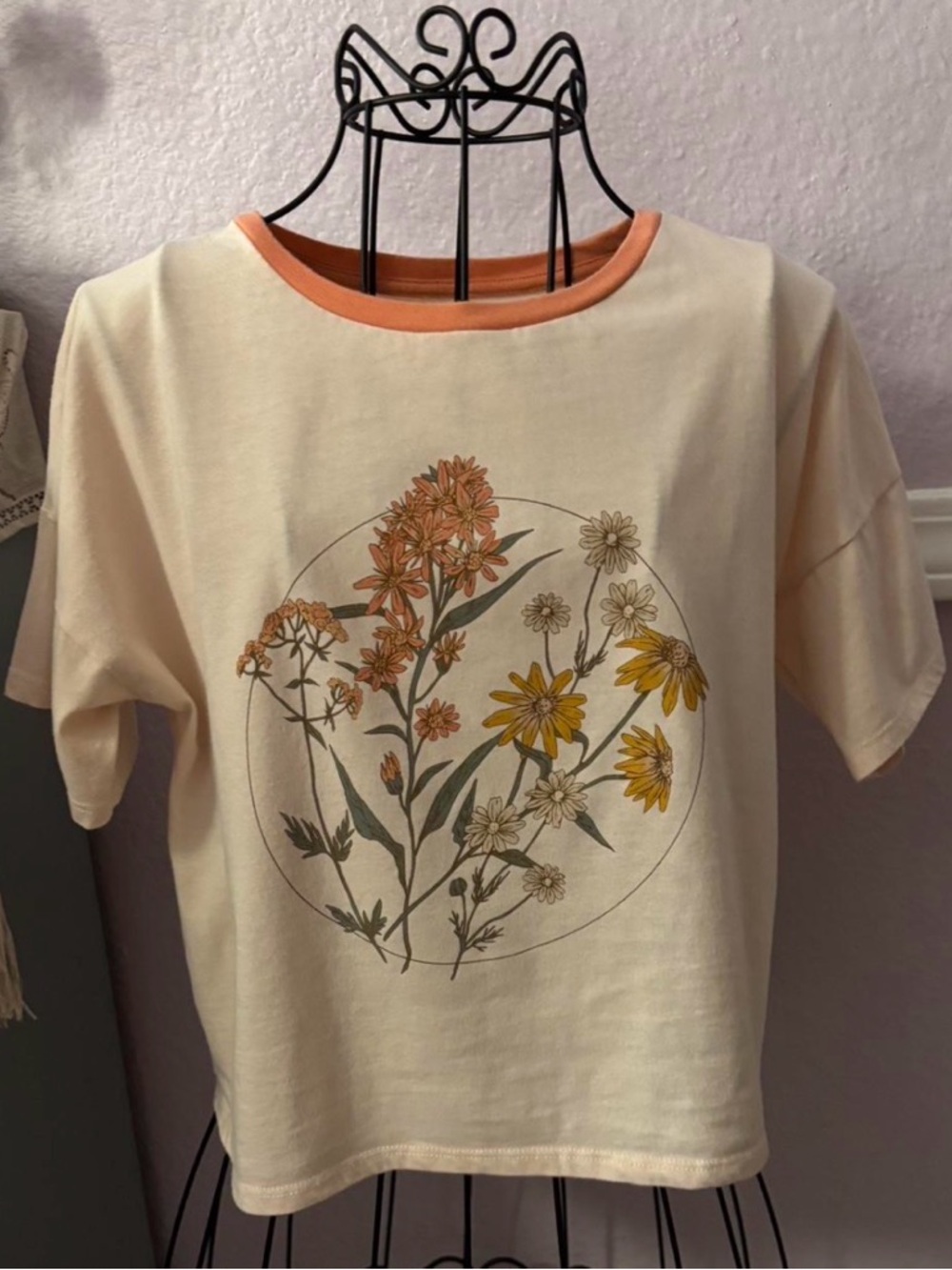 Women’s Floral Graphic Cropped Tee Size Small